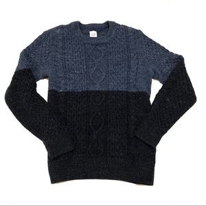 Gap sweater
